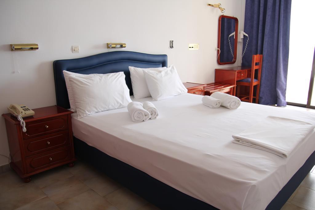 Mediterranean Hotel 卡尔帕索斯 客房 照片