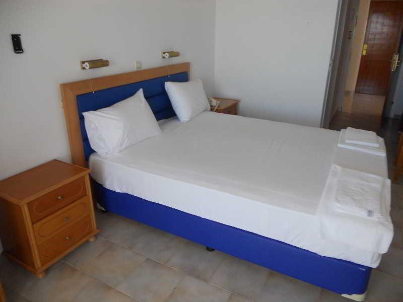 Mediterranean Hotel 卡尔帕索斯 外观 照片